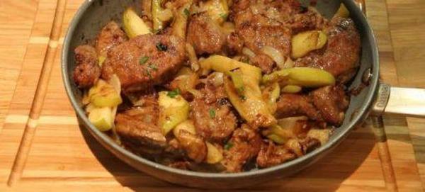 говяжья печень с яблоками