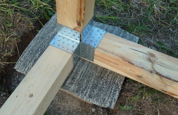 Крепление лаг к нижней обвязке Крепление лаг к нижней обвязке