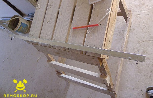 Изготавливаем подобие циркуля Изготавливаем подобие циркуля