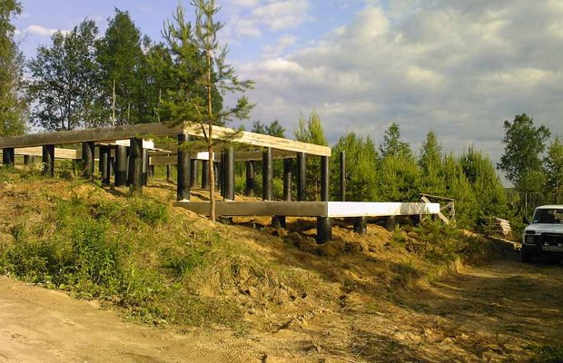 Столбчатая конструкция для жилого строения на склоне – можно и так! Столбчатая конструкция для жилого строения на склоне – можно и так!