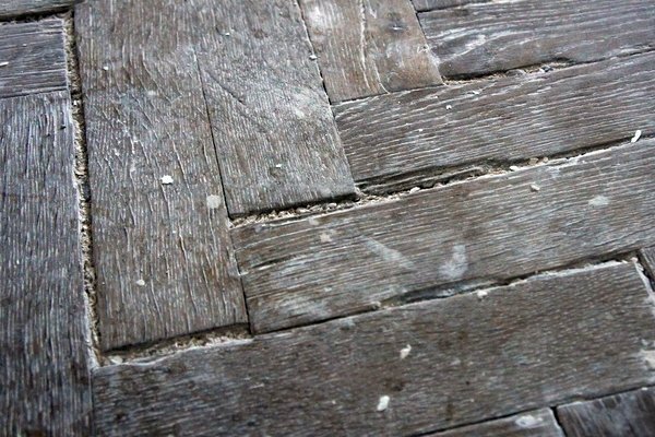 Фото рассохшегося паркета, aldengroup.ru Когда циклевка не поможет – определяем повреждения паркета