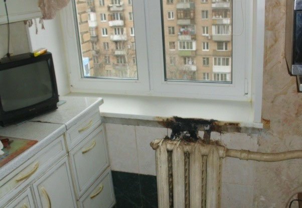 Фото старого пластикового подоконника, novoeokno.com Фото старого пластикового подоконника, novoeokno.com