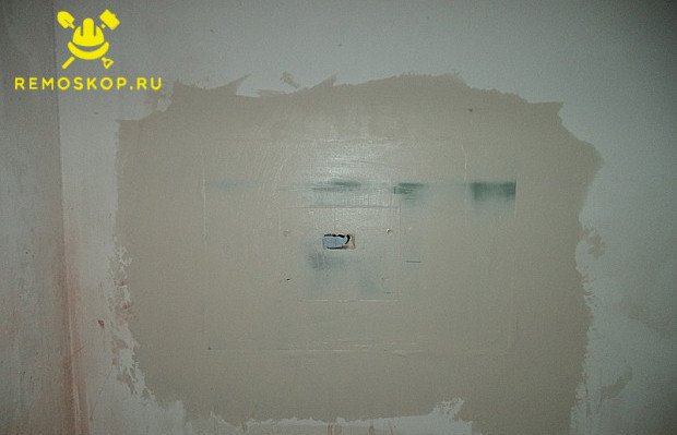 Шпаклюем щит домофона Шпаклюем щит домофона