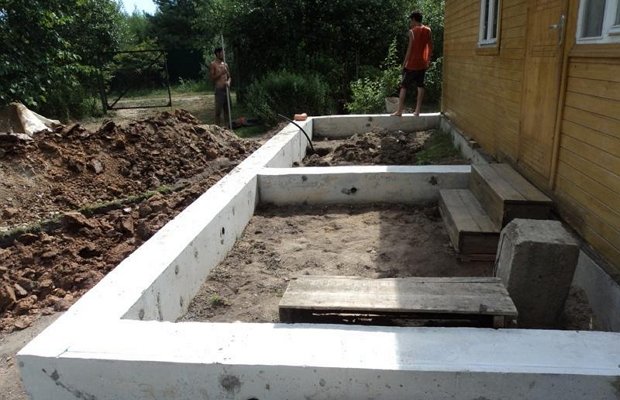 Сооружение основания для веранды Сооружение основания для веранды