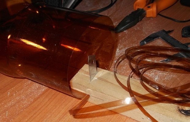Приспособление для изготовления прочной веревки из пластиковых бутылок Приспособление для изготовления прочной веревки из пластиковых бутылок