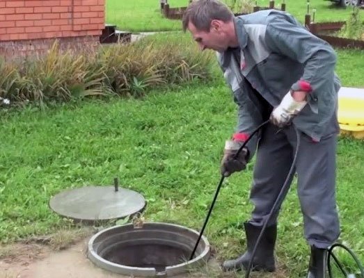 Прочистка дренажного колодца