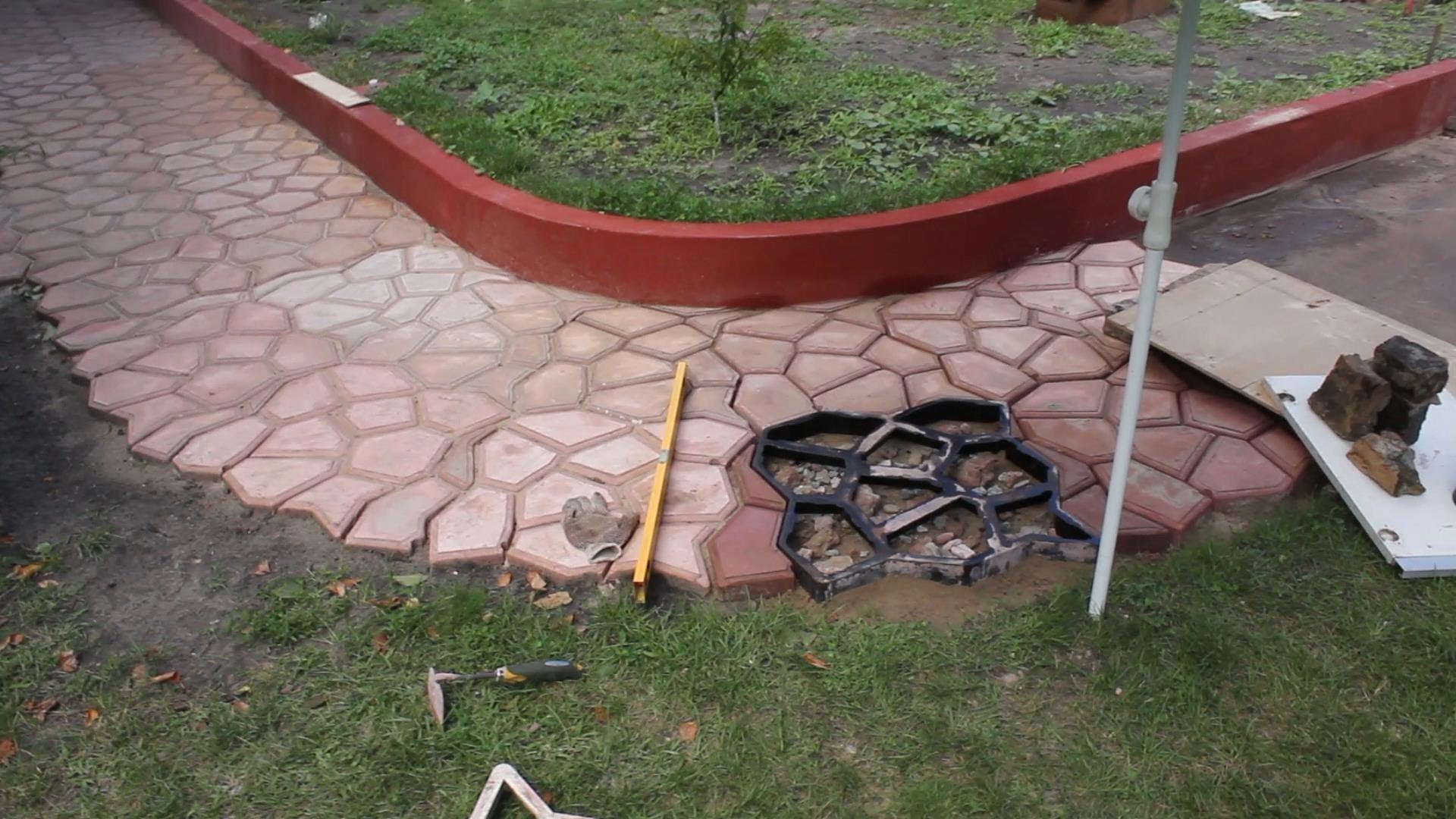 Садовая дорожка с формой для заливки