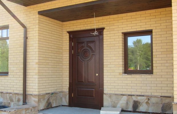 Дверь из массива с филенками Дверь из массива с филенками