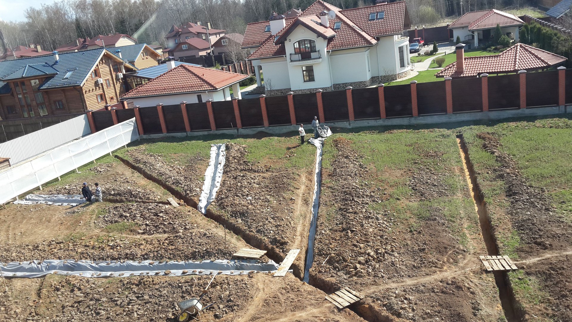 Сооружение глубинного дренажа на загородном участке