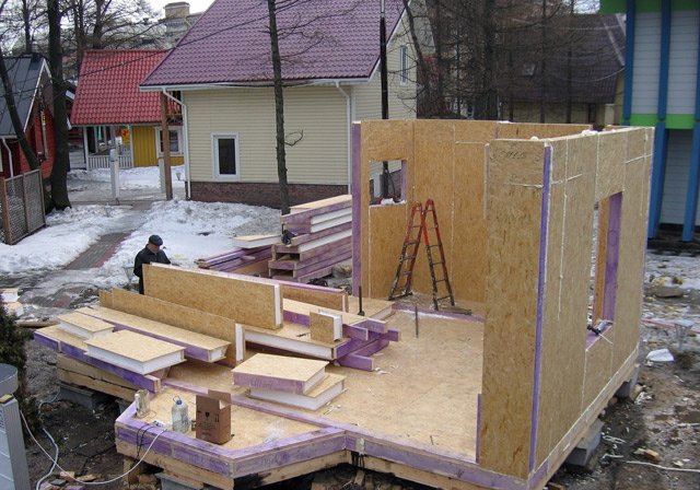 На фото - крепеж стеновых сип-панелей каркасного дома, dacha-dom.ru На фото - крепеж стеновых сип-панелей каркасного дома, dacha-dom.ru
