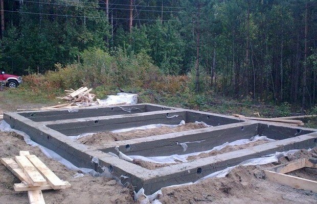 Начало работ – закладка фундамента Начало работ – закладка фундамента