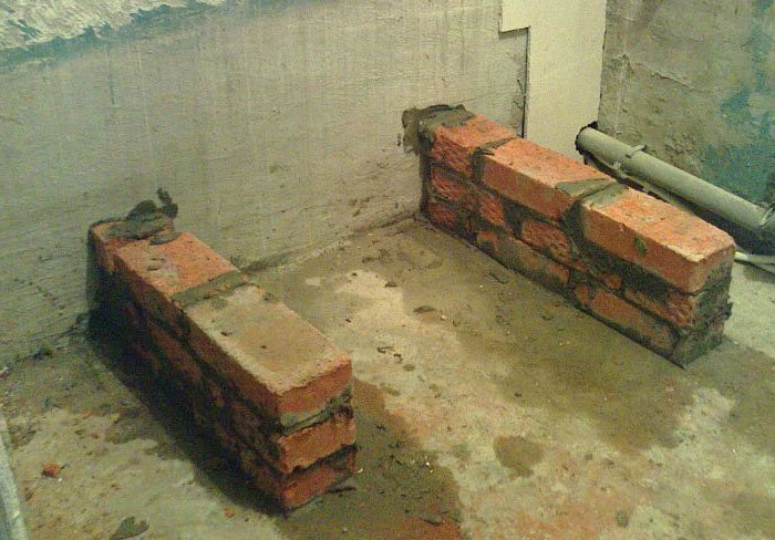 На фото - подготовка к установке ванны, 1-metr.com На фото - подготовка к установке ванны, 1-metr.com