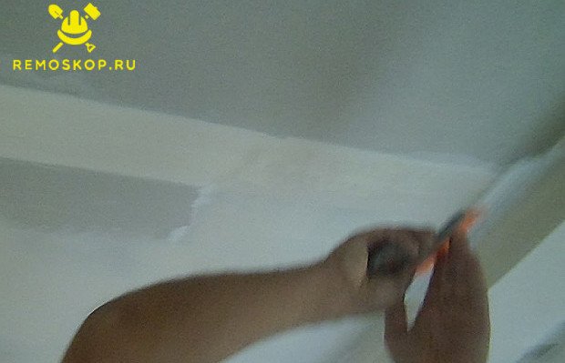 Наносим шпаклевку на потолок Наносим шпаклевку на потолок